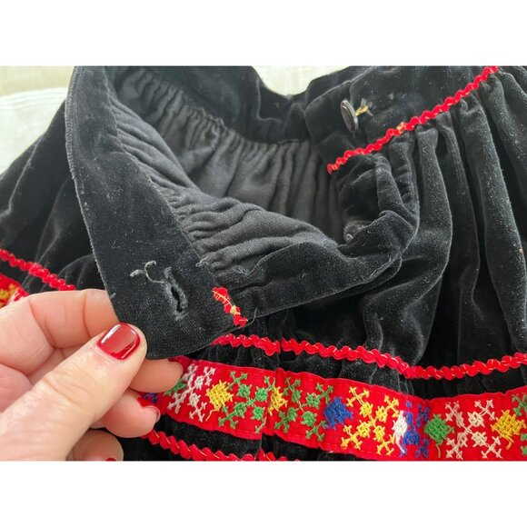Vtg 1960's Girl's Black Velvet Skirt With Handmade Multi Colored Embroidery - Picture 9 of 10
